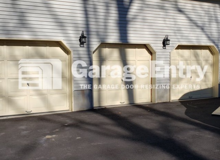 Garage Door Colonial Corner Removal - Before (CC1)